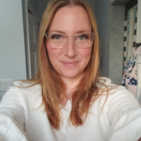 Meet your Posher, Sarah - Picture 1 of 1